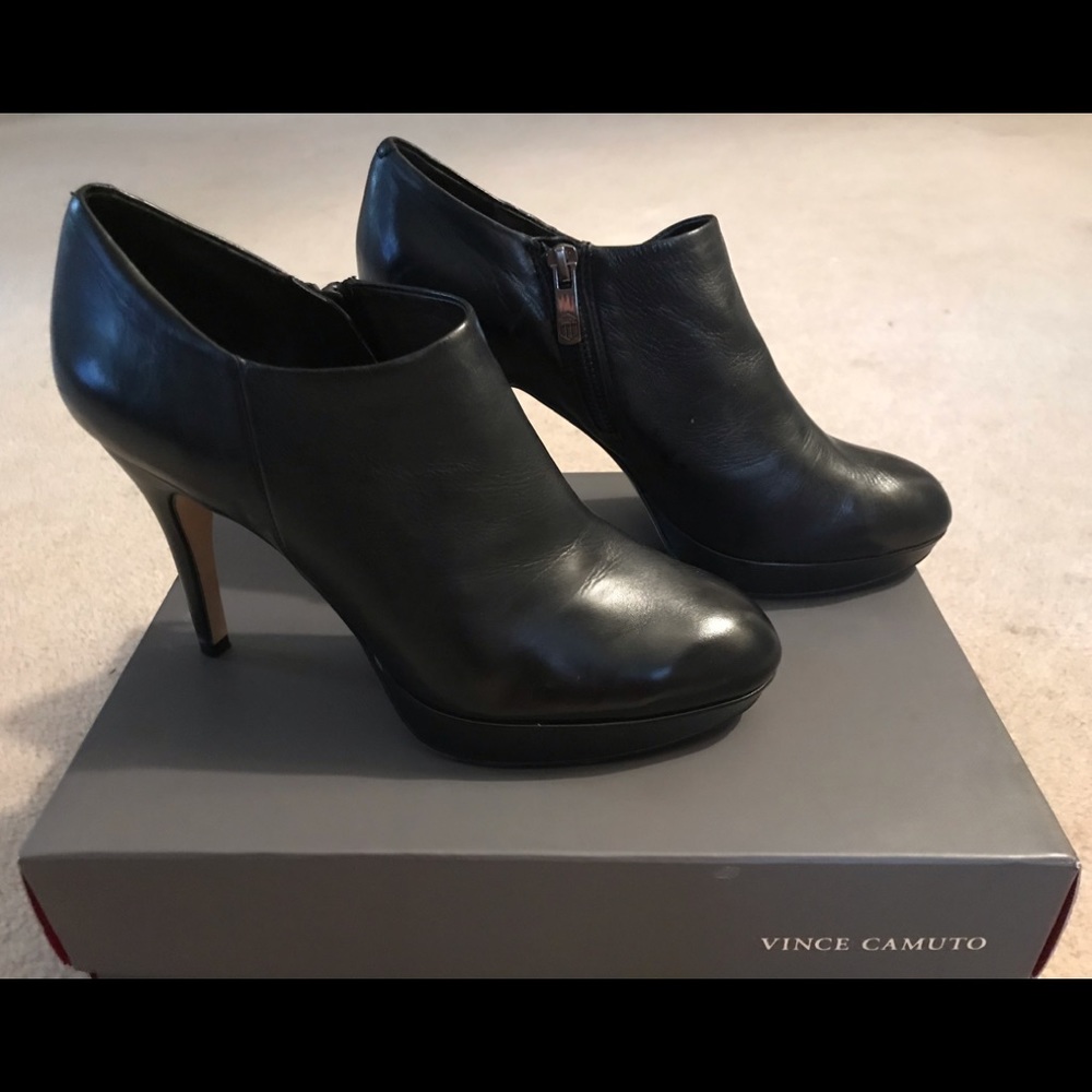 Vince Camuto VC-Elvin Black Napp Bootie